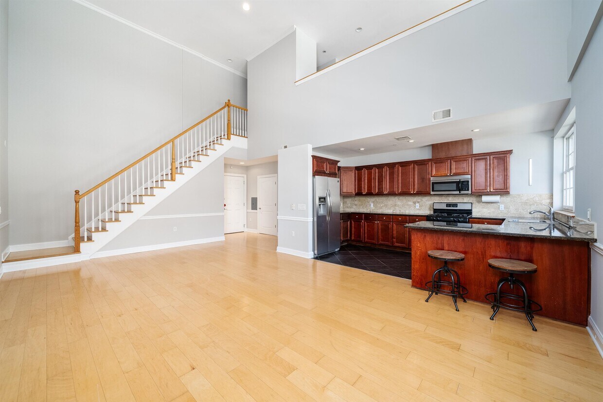 Primary Photo - 769 Montgomery St