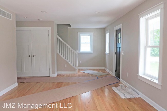 Building Photo - 450 Fairbrook St