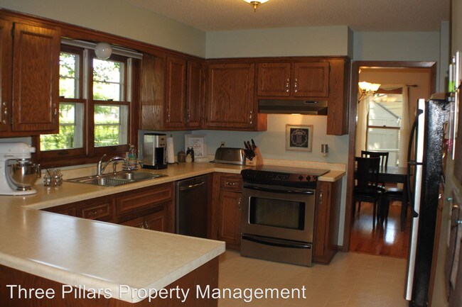Building Photo - 4 br, 2.5 bath House - 1431 City View Ct NE