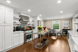 Building Photo - 110 Weaver St