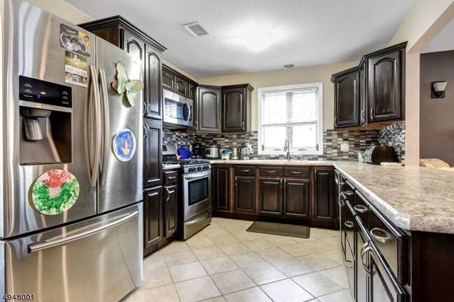 Foto del edificio - 221 Hillside Ave