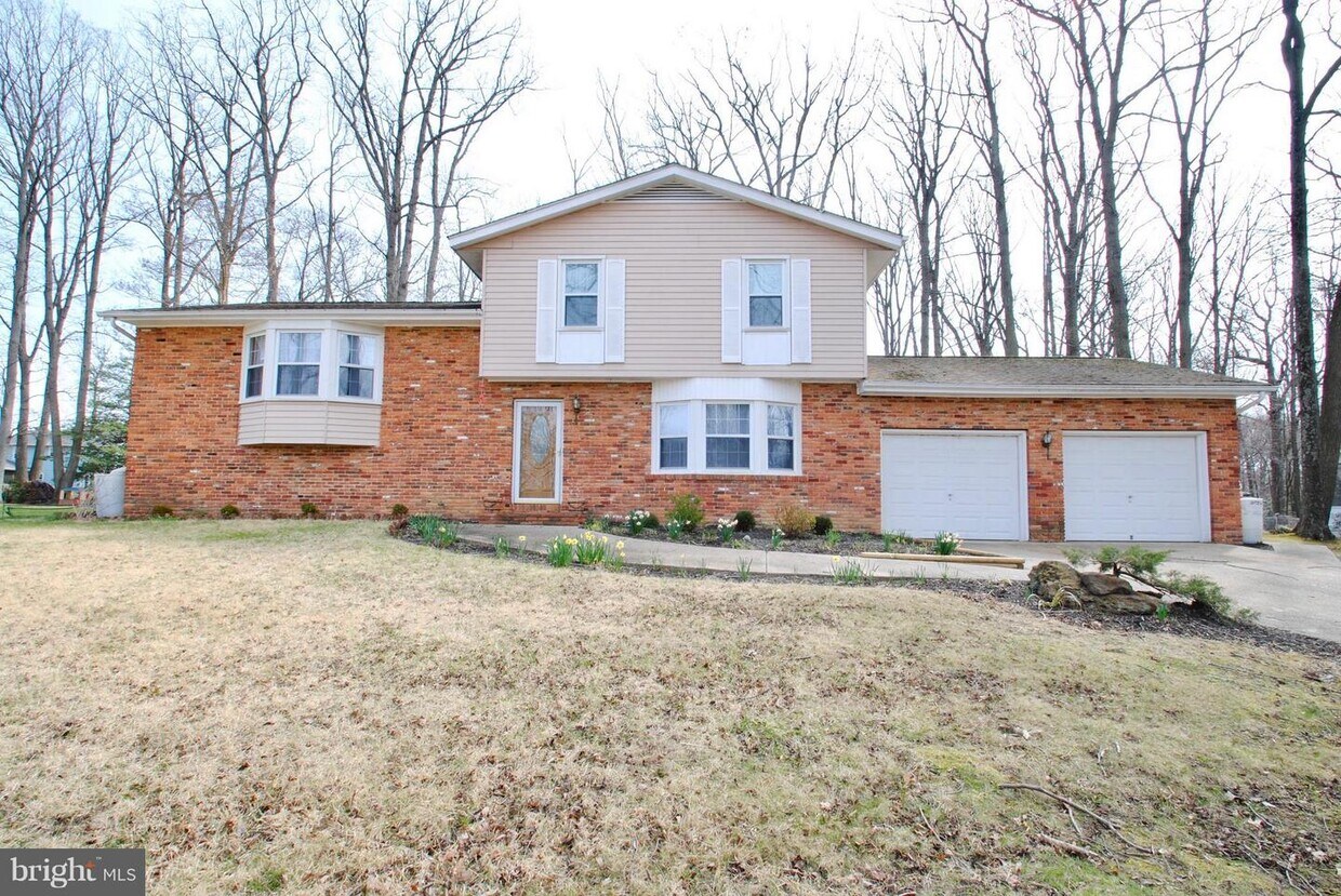 Foto principal - 8404 Isles Dr