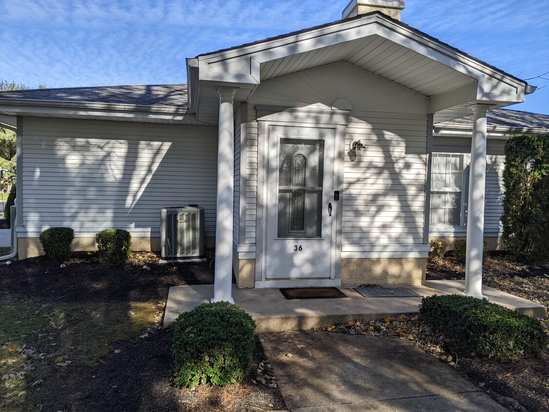 Front Door - 2139 E Chestnut Ave