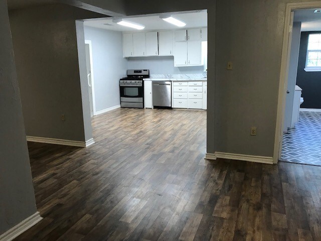 Building Photo - 7604 TX-171