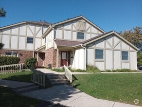 Building Photo - 110 Queens Cove