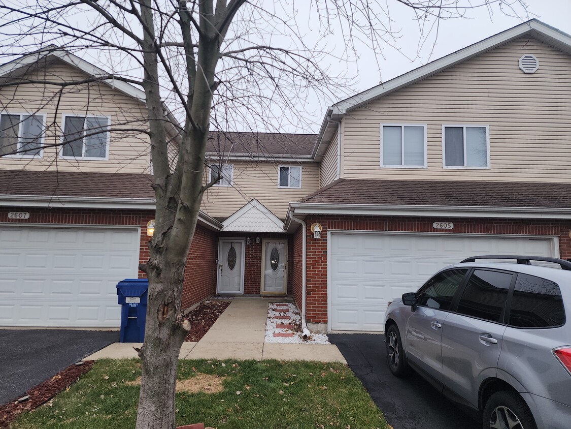 Front Door and Garage - 2605 E Hammond Ave