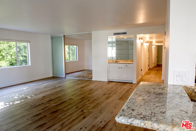 Primary Photo - 435 N Oakhurst Dr
