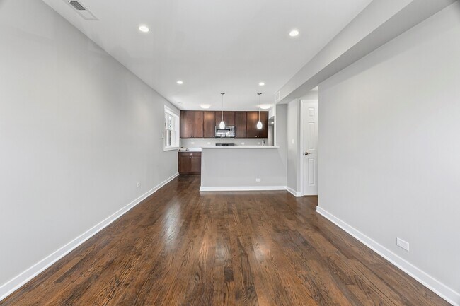 Foto del edificio - 2553 W Summerdale Ave
