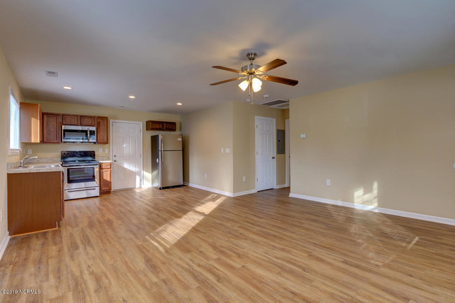 Building Photo - 2249 Onslow Dr
