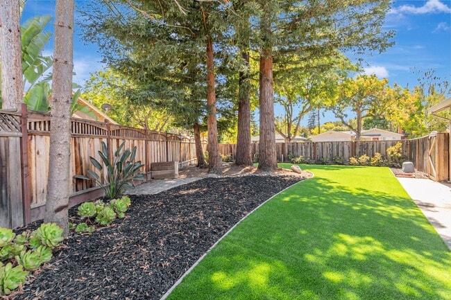 Building Photo - Wow! What a Great Home! Available Now!
