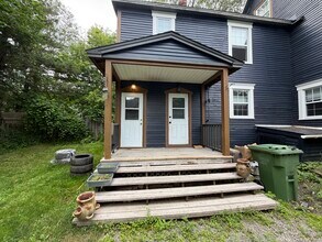 Building Photo - 872 Charlotte St