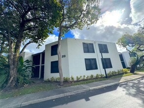 Building Photo - 213 Lake Pointe Dr