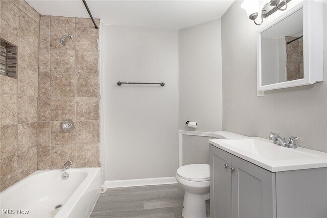 Foto del edificio - 844 E 154th St