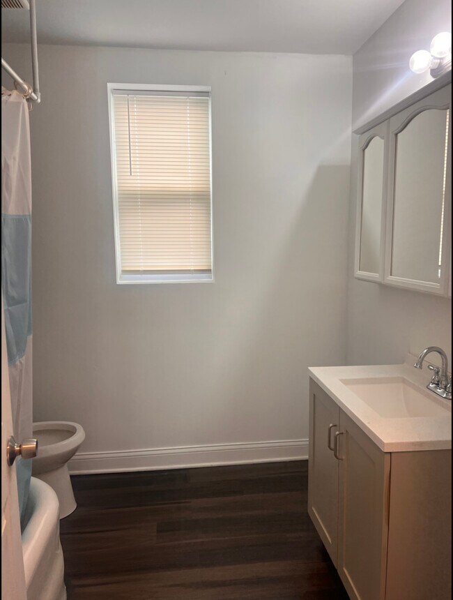 Foto del edificio - 7839 S Saginaw Ave