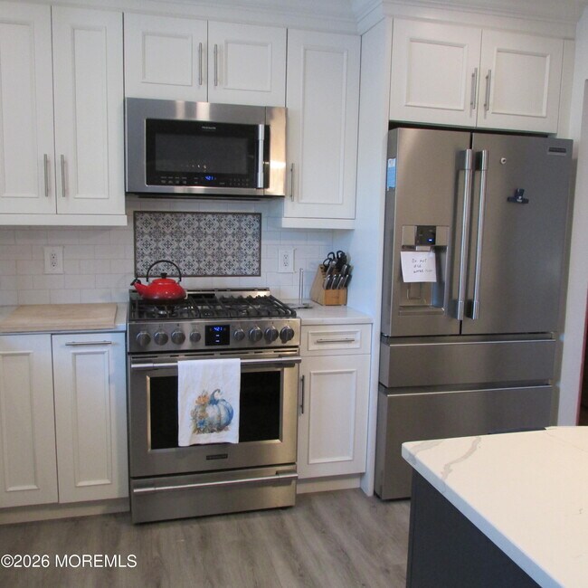 Building Photo - 31 Pine St