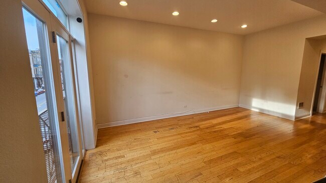 Building Photo - 3337 N Halsted St