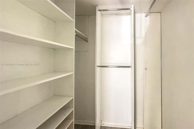 Foto del edificio - 601 Three Islands Boulevard