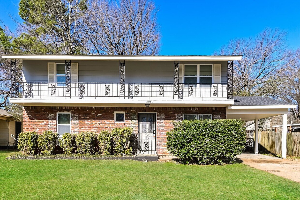 Foto principal - 3069 Churchill St