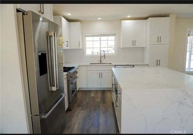 Foto del edificio - 18271 Roberta Cir