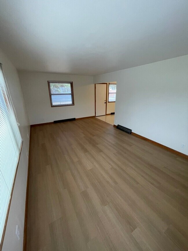 Foto del edificio - 2933 Leslie Ln