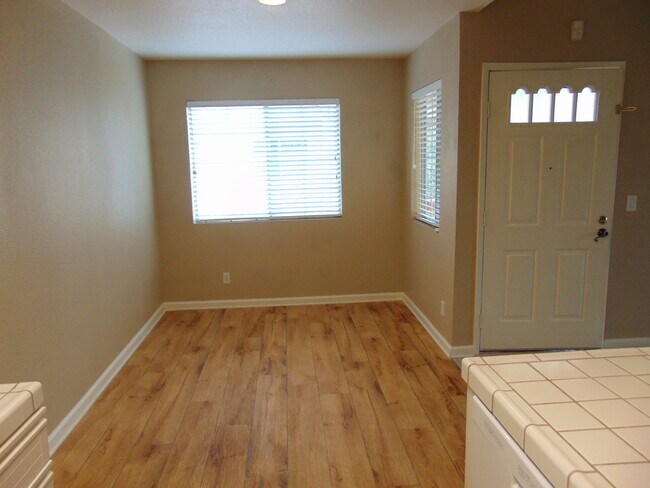 Building Photo - Beautiful One Bedroom Condo in Alamo Villas!