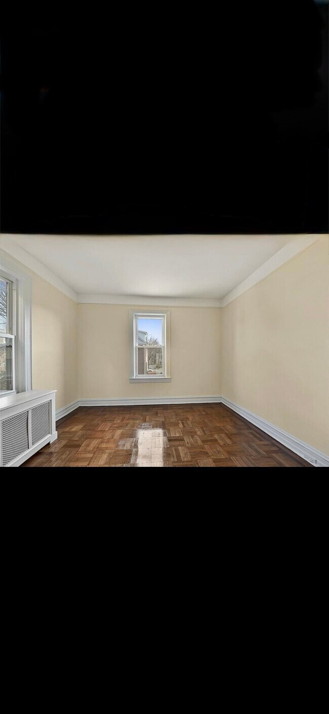 Foto del edificio - 6160 Delafield Ave