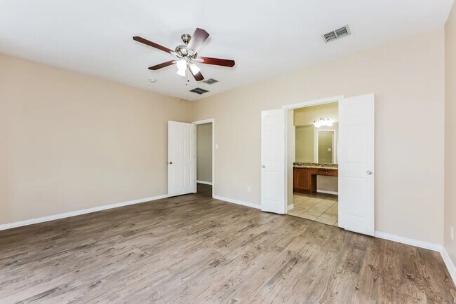 Foto del edificio - 934 Matagorda Ln