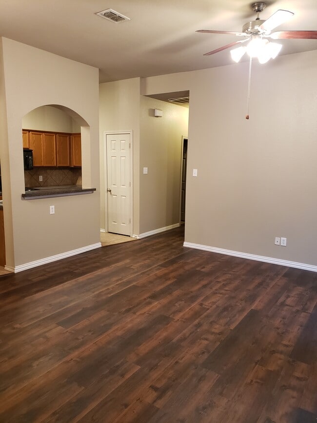Building Photo - 814 Bur Oak Dr