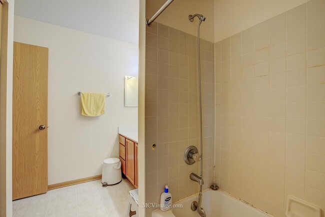 Foto del edificio - 2 bedroom in Naperville IL 60564