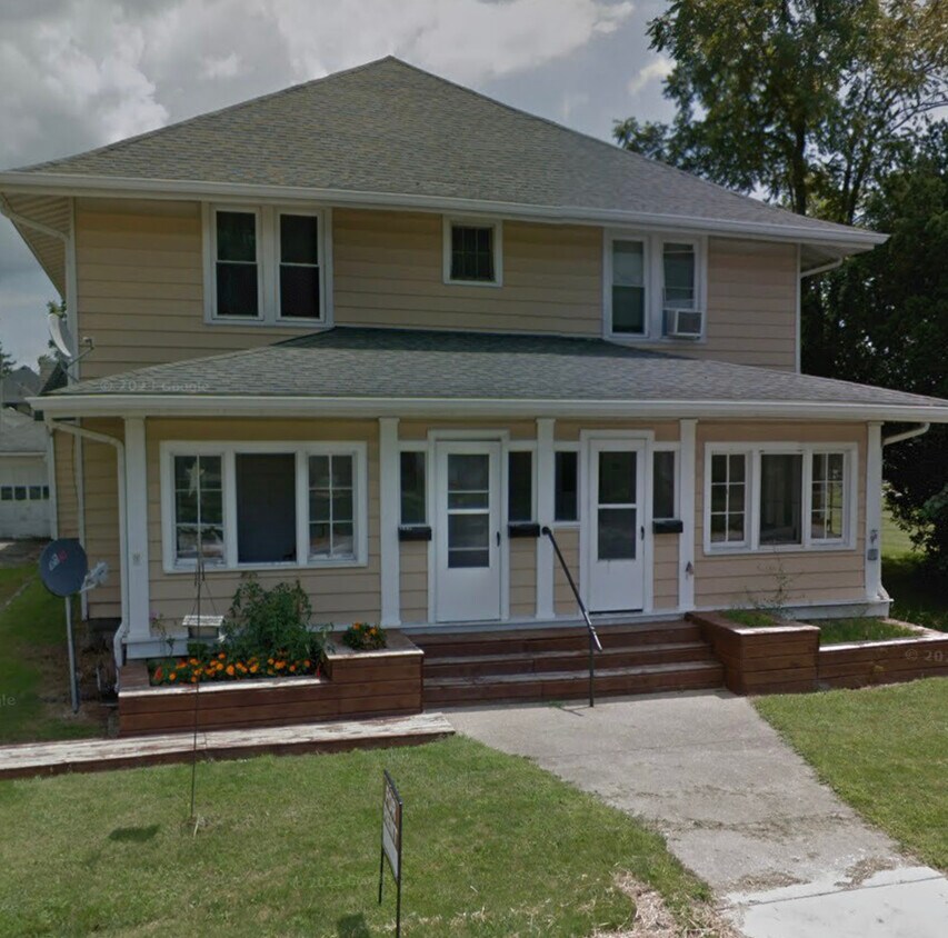 227 S Main St, Tipton, IN 46072 Townhome Rentals in Tipton IN