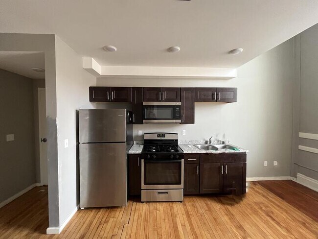 Foto del edificio - 421 N Brady St