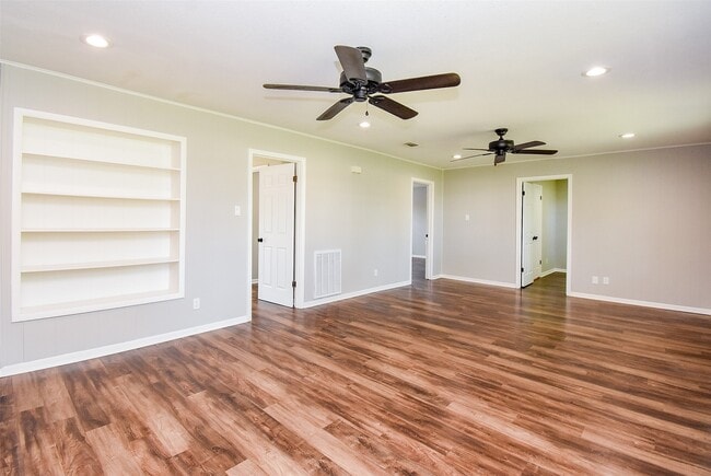 Building Photo - 1119 Edgewood Dr
