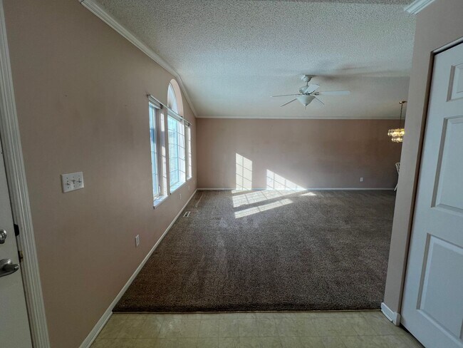 Building Photo - Beautiful 2-bedroom, 2-bathroom Townhome!