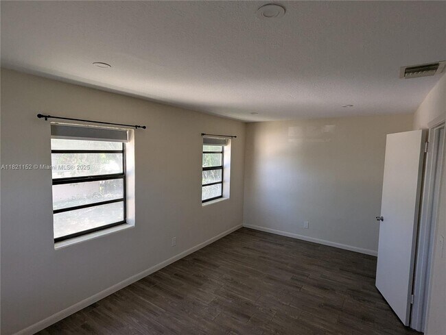 Foto del edificio - 2210 Johnson St