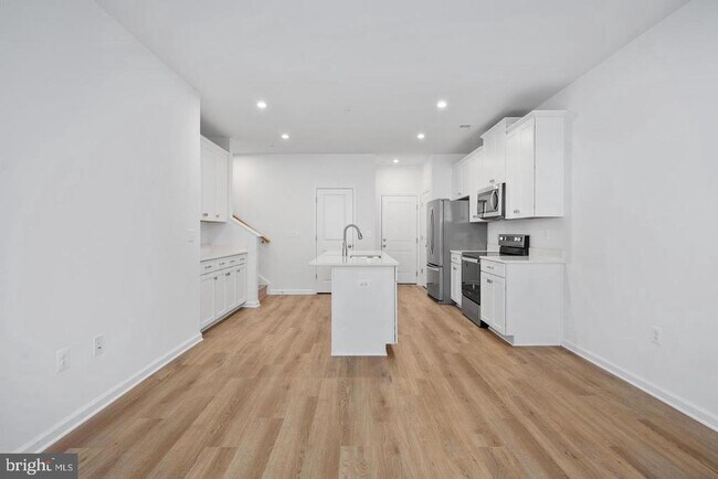 Building Photo - 2536 Neabsco Common Pl