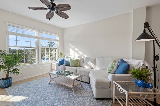 Sala de estar - 23600 Walden Center Dr