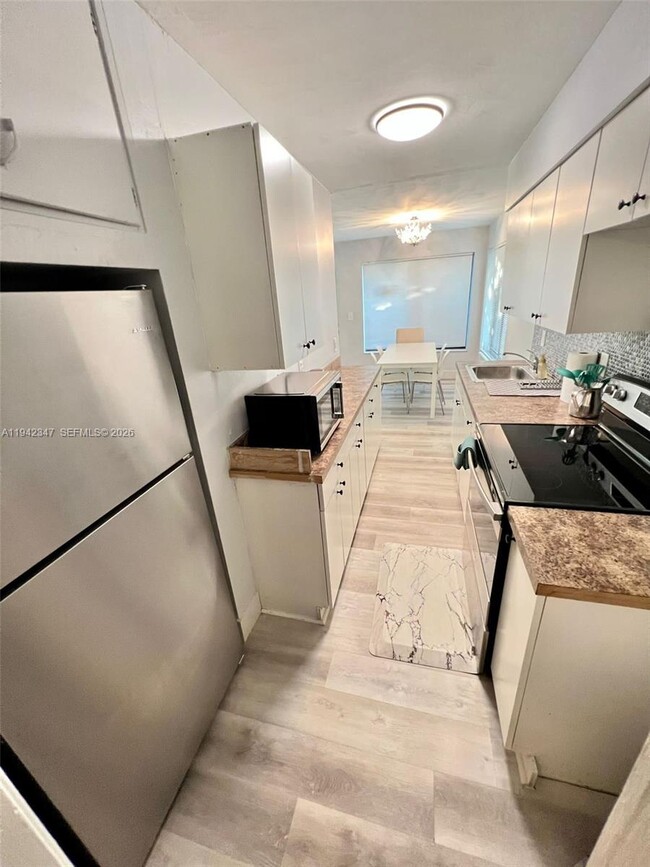 Building Photo - 1016 NE 17th Ave