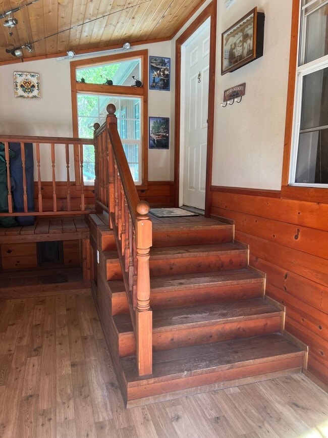 Building Photo - Upper Pioneer Home