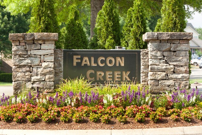 Foto del edificio - 2202 Falcon Creek Dr