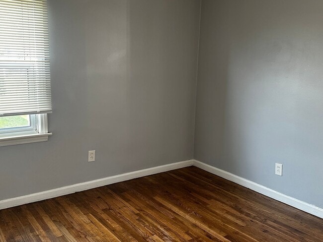 Building Photo - 3 Bedroom home in Centerline