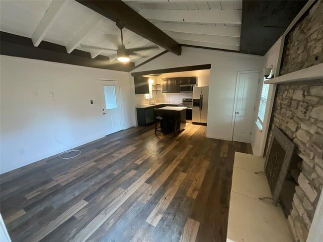 Foto del edificio - 18302 Redbud Ln