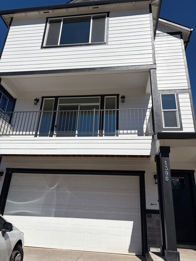 Building Photo - 3 Story Home in Crestview Crossing - Ideal Newberg location with a Neighborhood Park!