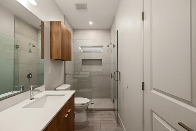 Foto del edificio - 3509 Duke Ave