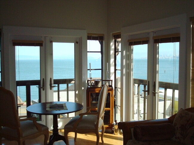 Building Photo - 305 Bridgeway