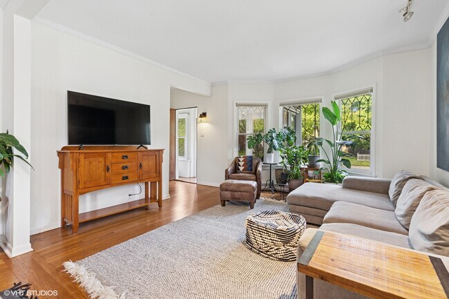 Foto del edificio - 534 Ridgeland Ave