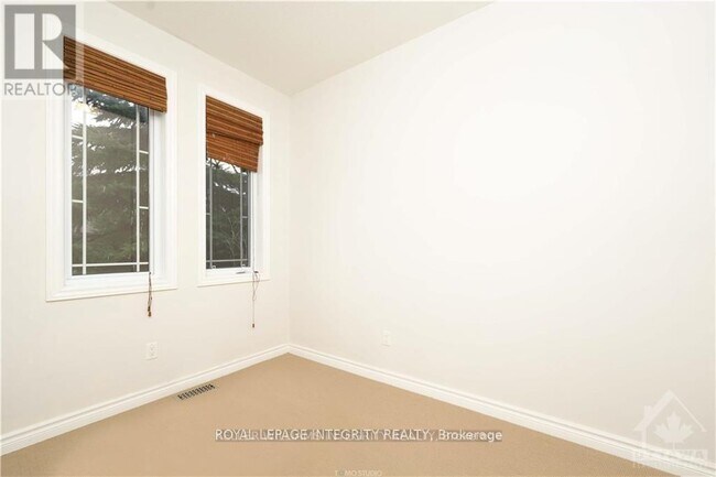 Building Photo - 432 Temiskaming Crescent