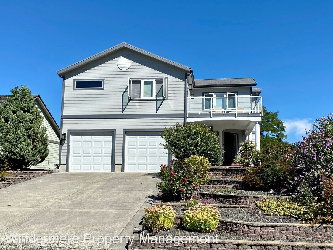 3 br, 2.5 bath House 7950 W Golf Course Dr. House Rental in Blaine