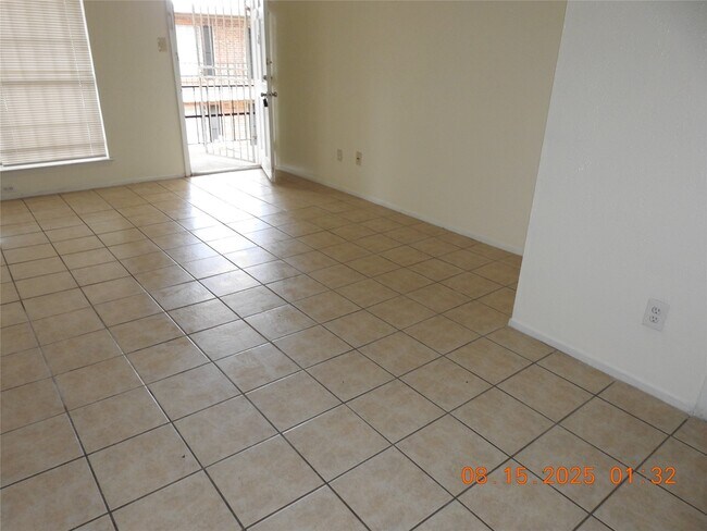 Foto del edificio - 6305 Westward St