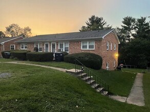 Building Photo - 1045 Moore St