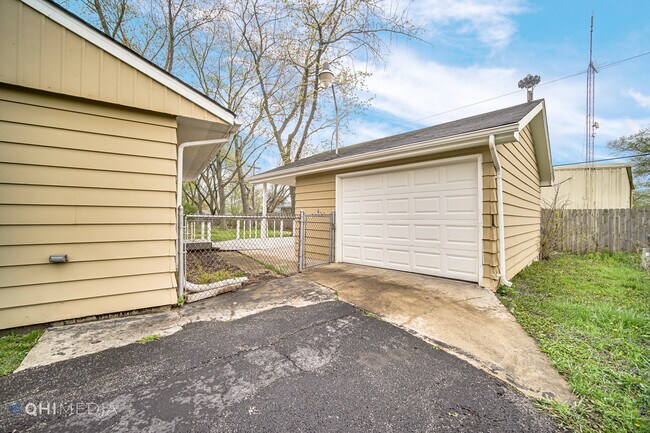 Foto del edificio - 440 E Clark St